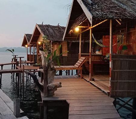 Mawar Homestay Besir Exterior photo