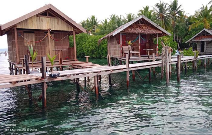 Mawar Homestay Besir Exterior photo