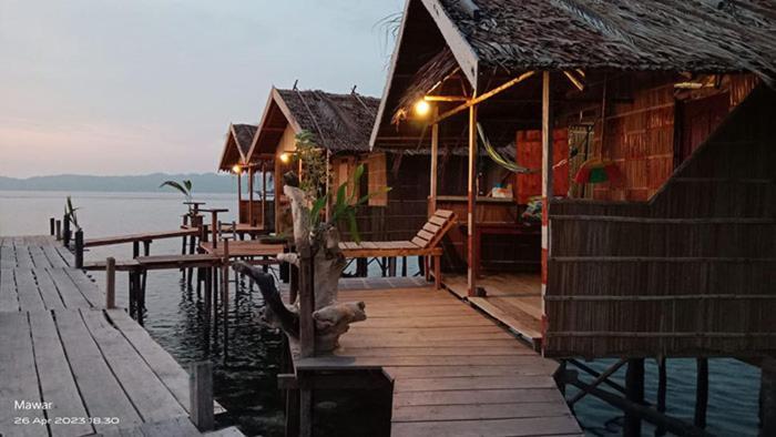 Mawar Homestay Besir Exterior photo